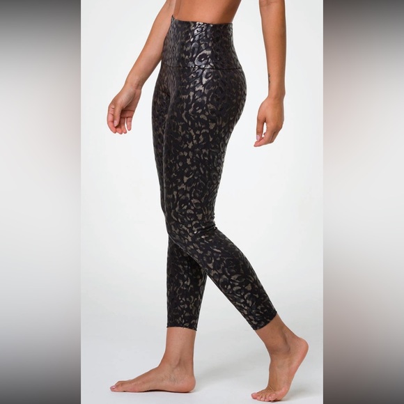 Onzie Metallic Leopard Legging - Picture 3 of 6
